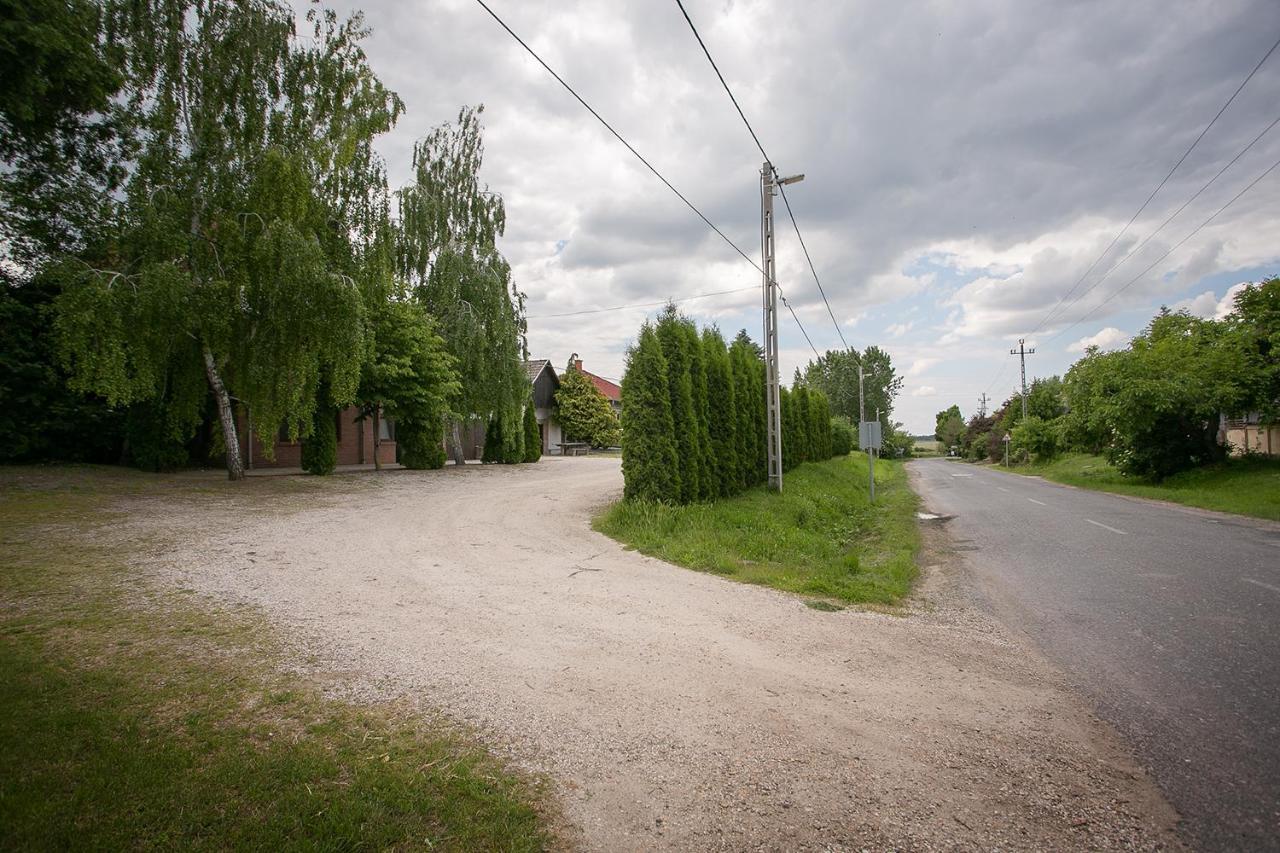 Villa Forras Vendeghaz Dunaegyhaza Exterior foto